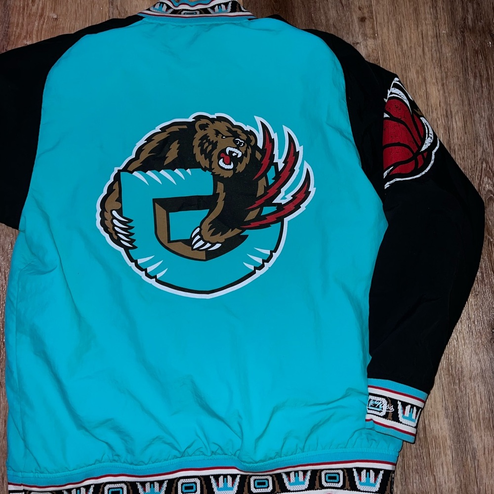 Vintage Mitchell and ness authentic Vancouver grizzlies warm up